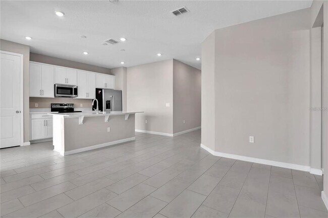 Building Photo - 830 Ballantyne Dr