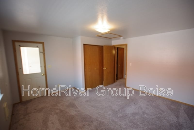 Building Photo - 262 N Latah St