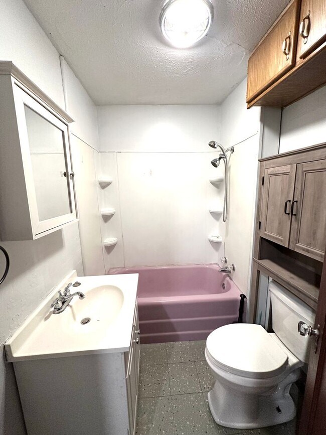 Building Photo - Versatile 2-Bedroom Home with Bonus Room and Spacious Yard