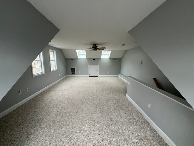 Building Photo - 10 Juneberry Ln