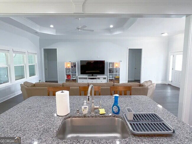 Building Photo - 158 Verano St