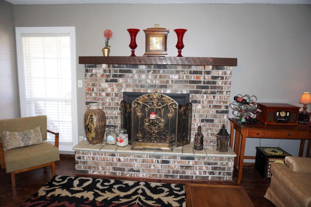 Building Photo - 2536 S McCann Ave