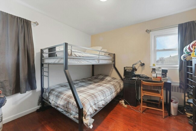 Building Photo - 1306 70th St