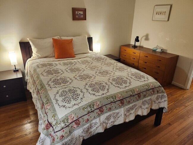 Building Photo - 1643 Cambridge St