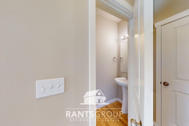 Building Photo - Leah's Landing