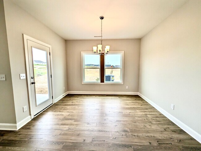 Building Photo - 722 Putney Hl Rd
