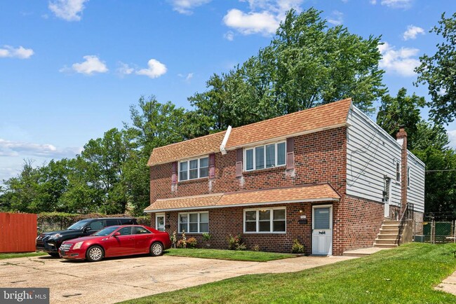 Building Photo - 707 Red Lion Rd