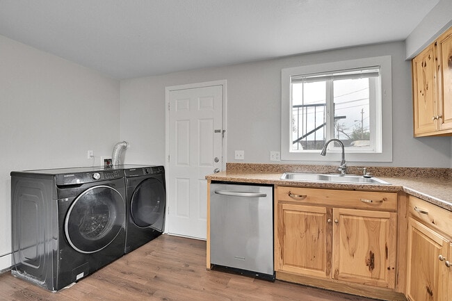 Building Photo - 4332 W 72nd Ave