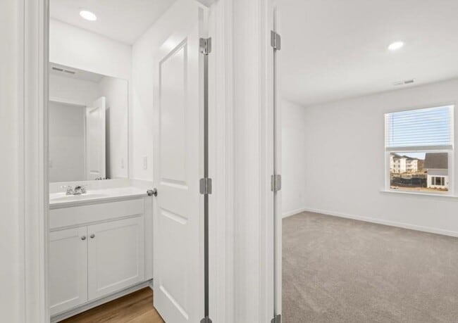 Building Photo - 102 Smithwood Dr