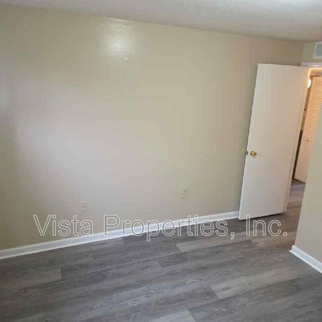 Building Photo - 4902 Saddlebrook Ln