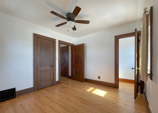 Building Photo - 1605 Yout St