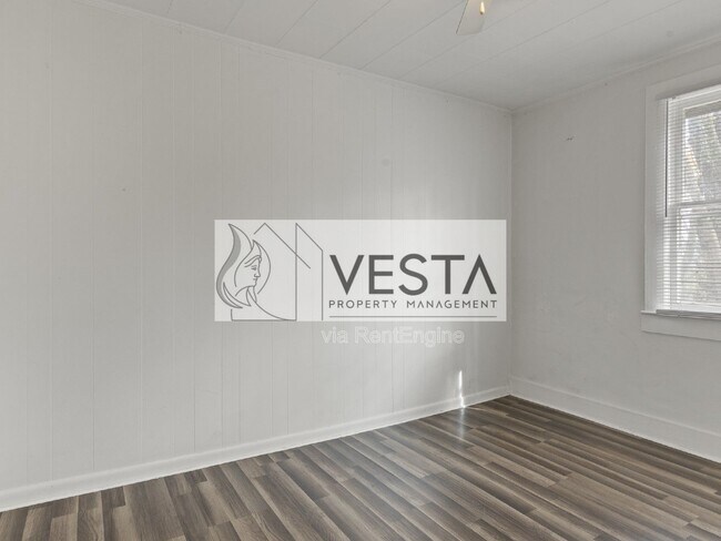 Building Photo - 118 Pine Hill Dr