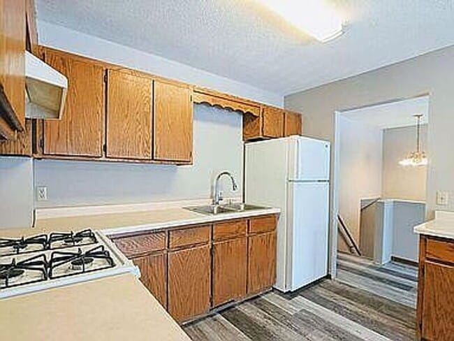 Building Photo - 230 Leighton Dr