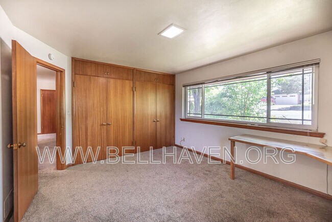 Building Photo - 5524 W Randolph Dr
