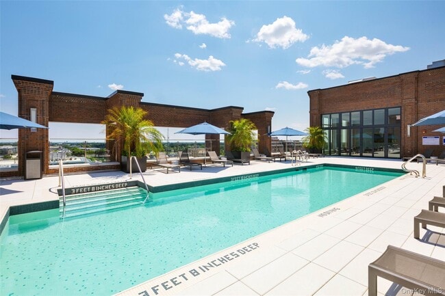 Building Photo - 199 2nd St