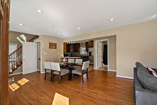 Building Photo - 300 Lawton St