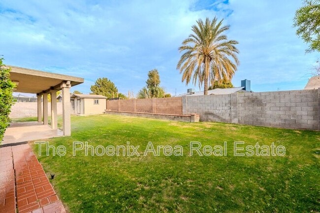 Building Photo - 3231 N Woodburne Dr