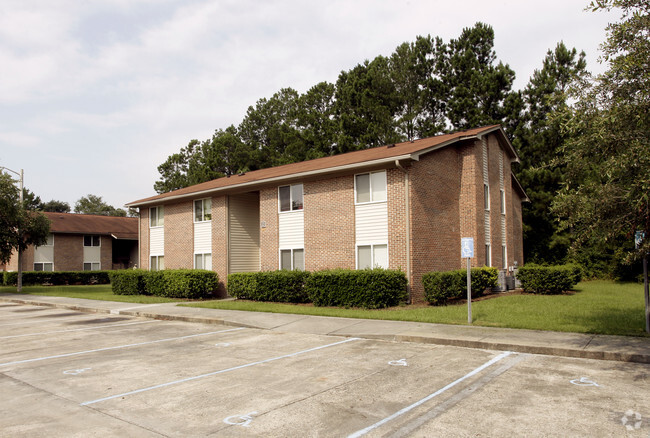 Primary Photo - Foxcreek Apartments