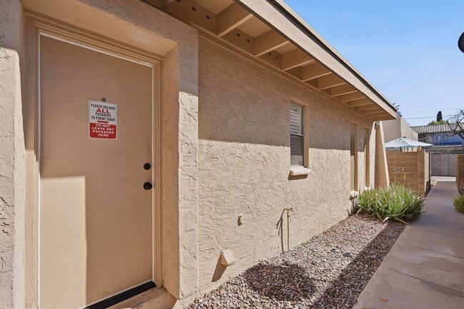 Building Photo - REMODELED! One Bedroom/One Bath in Historic Downtown Mesa