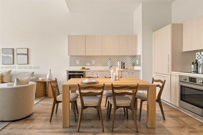 Building Photo - 501 NE 31st St