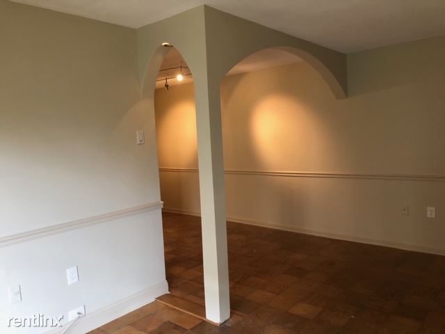 Building Photo - 2 br, 1 bath Condo - 5913 Mayflower Court T3