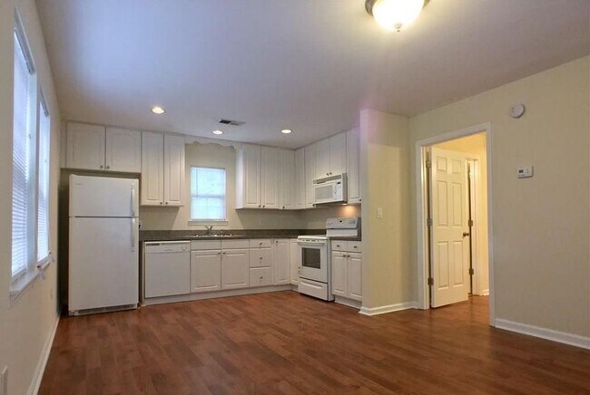 Building Photo - 525 E 58th St