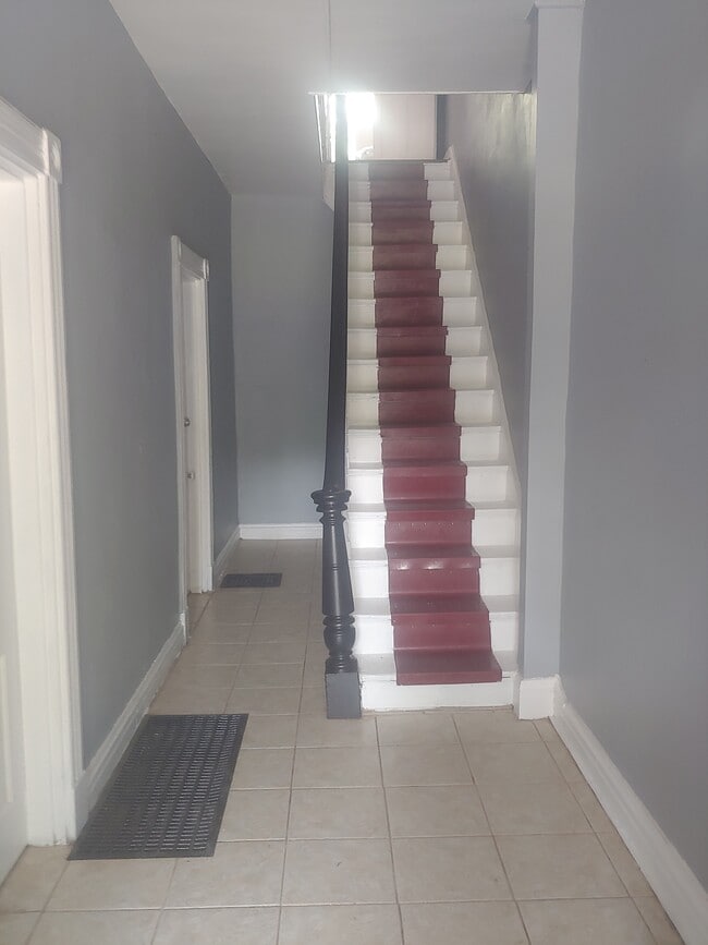 Building Photo - 116 Township Ave apt 2