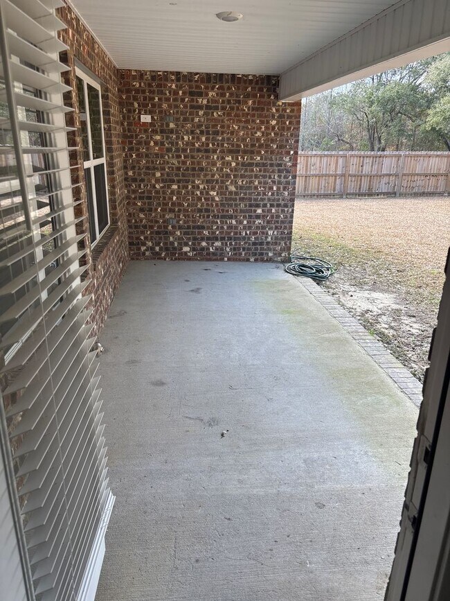 Building Photo - Newly built 4 Br 2 Ba Home