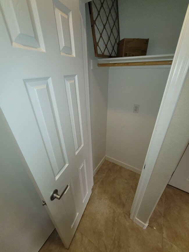Building Photo - Immaculate 3 Bedroom Home in a Gated Commu...