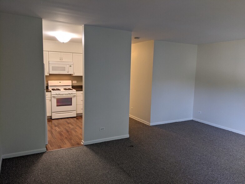 Building Photo - 800 Custer Ave