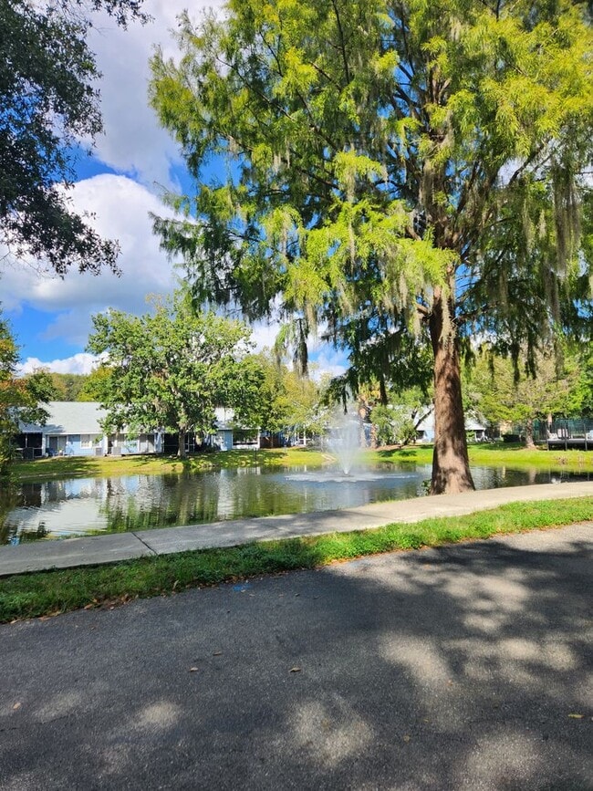 Building Photo - Move in Ready in NW Gainesville!
