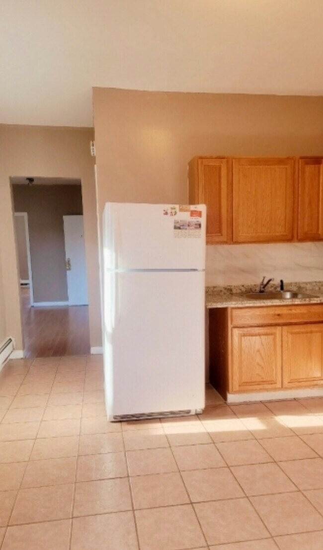 Building Photo - 563 Madison Ave