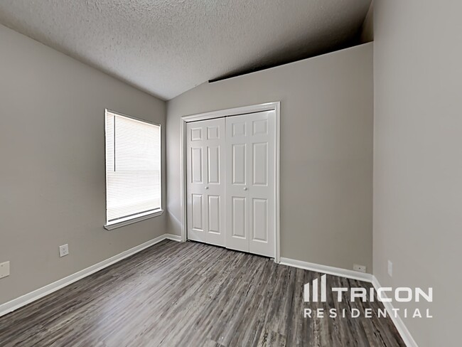 Building Photo - 3251 Jorns St