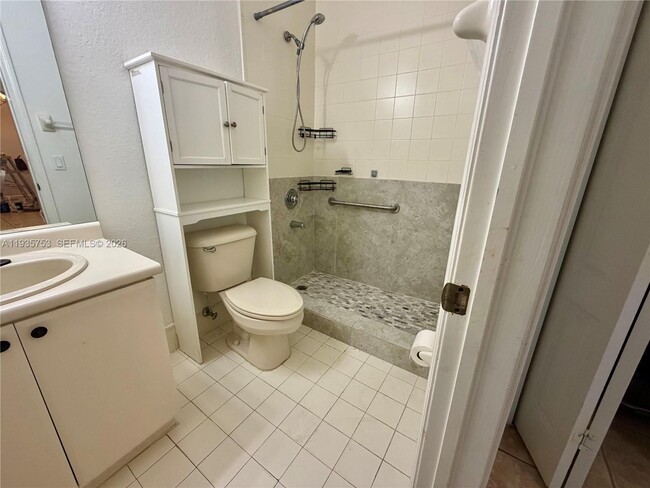 Building Photo - 1692 SE 29th Ct