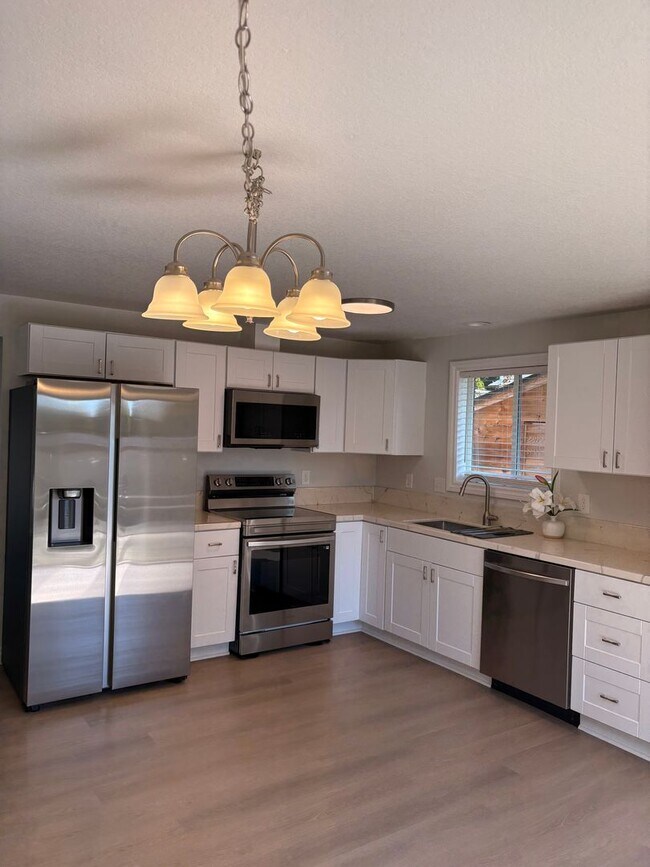 Building Photo - HALF MONTH FREE OF RENT Beautifully Remode...