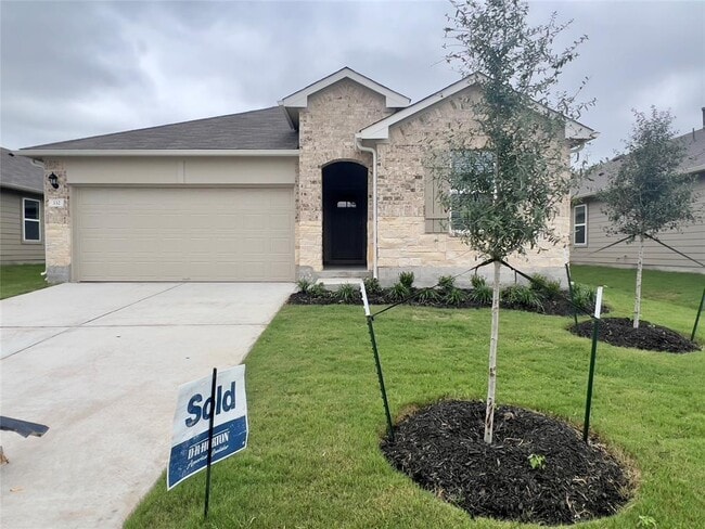 Building Photo - 332 St Thomas St