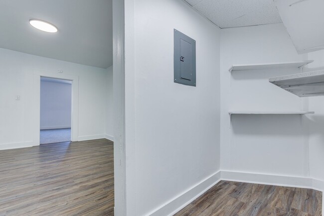 Building Photo - 826 E Warrington Ave