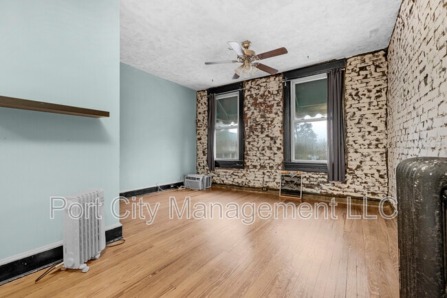 Building Photo - 4032 Roland Ave