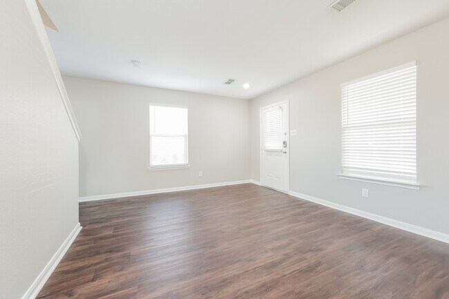 Building Photo - 3330 Legends Mill Dr