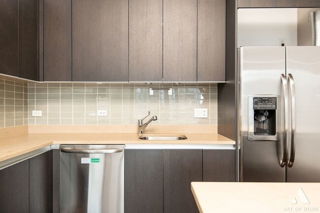 Building Photo - 600 N Fairbanks Ct