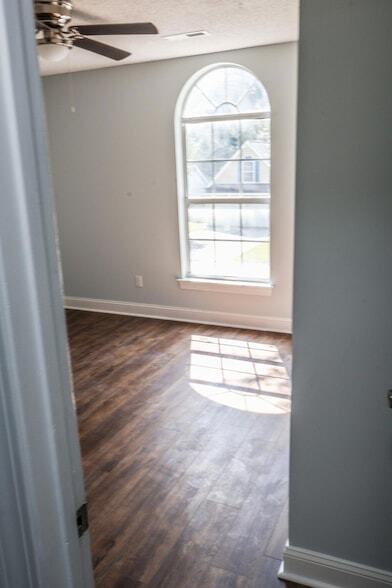 Building Photo - 1003 Providence Way