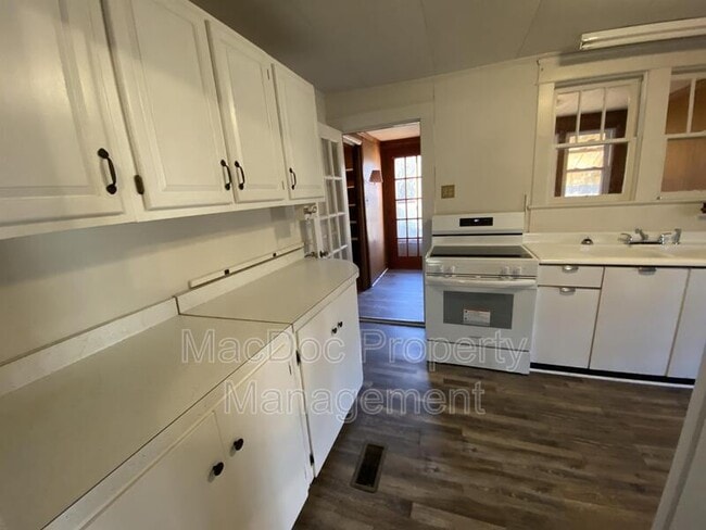 Building Photo - 885 Truslow Rd