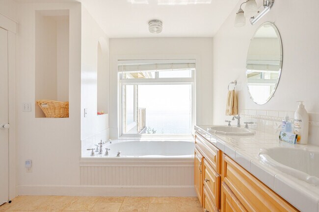 Building Photo - 22164 Umland Cir