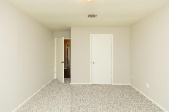 Building Photo - 2555 Halstead Dr