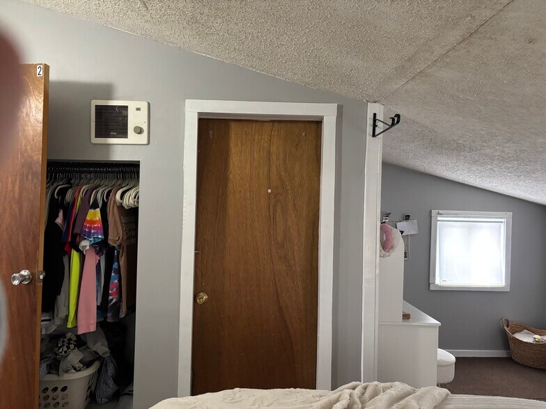 Building Photo - 6 Forest Pl