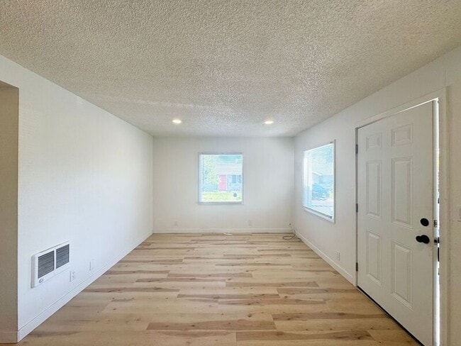 Building Photo - 2210 W 19th Ave