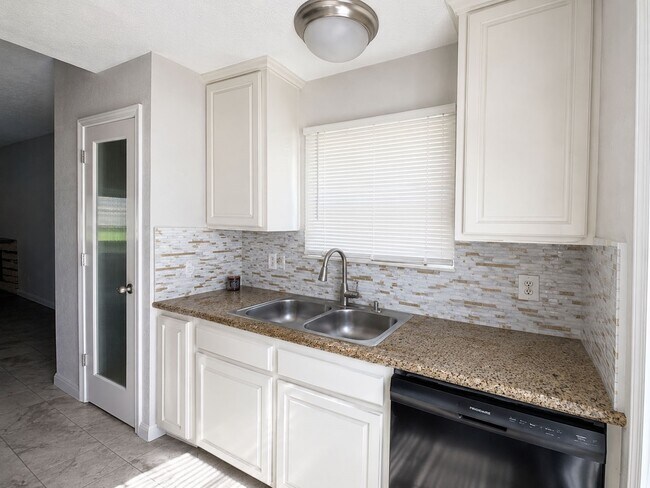 Building Photo - 2022 Crosscoach Ln