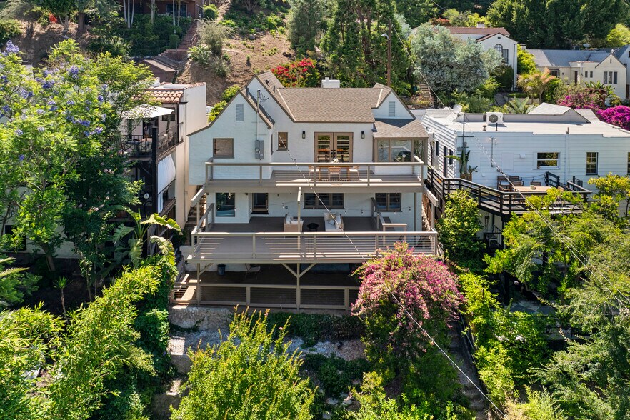 Building Photo - 2376 Lake View Ave