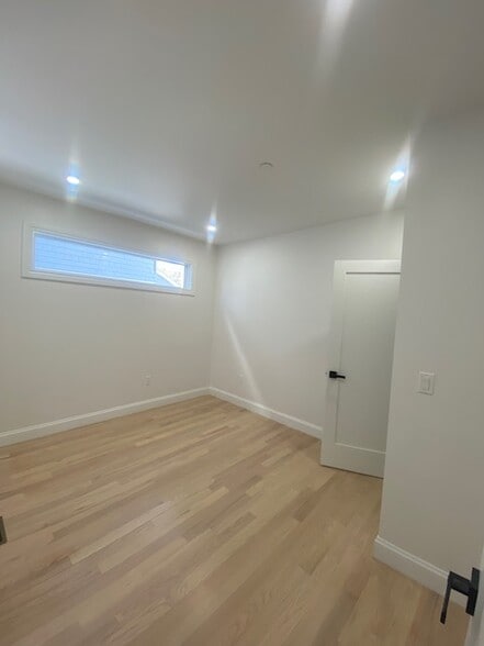 Building Photo - 55 Dustin St