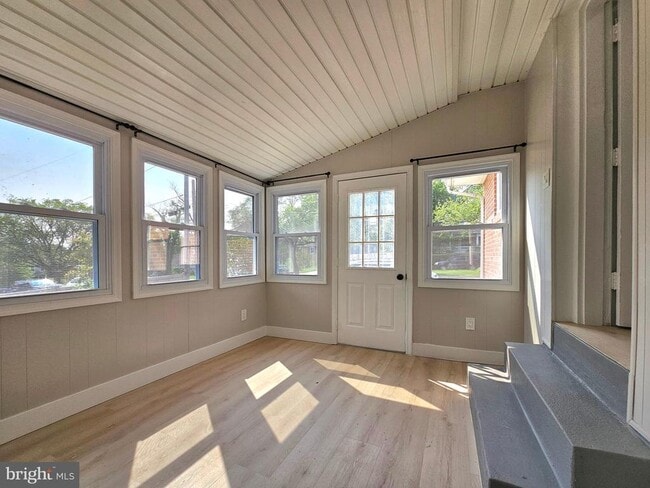 Building Photo - 2115 N Harrison St